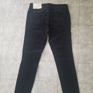 Loft 27/4 Midern skinny velvet jean in black.